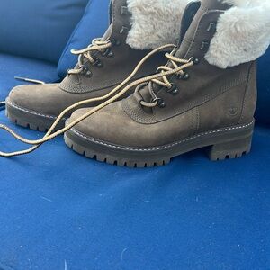 Timberland suede brown boots with fur on top size 7 1/2 women